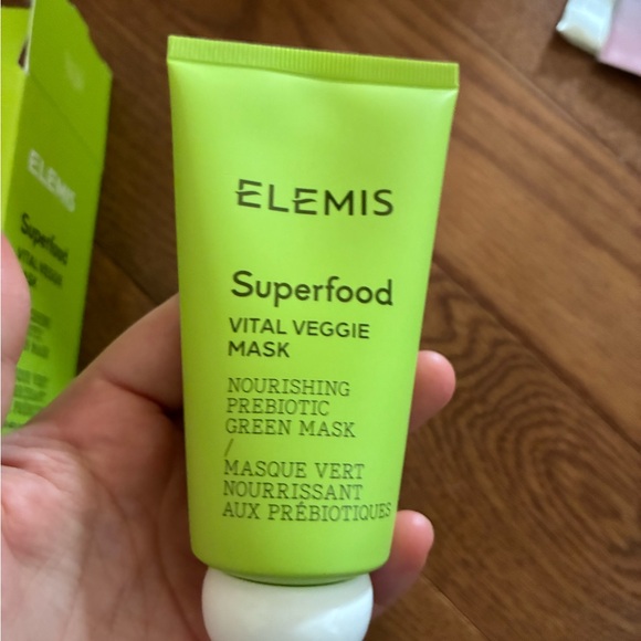 Elemis Superfood Vital Veggie Mask Nourishing Prebiotic Green Mask 75ml - Picture 5 of 6